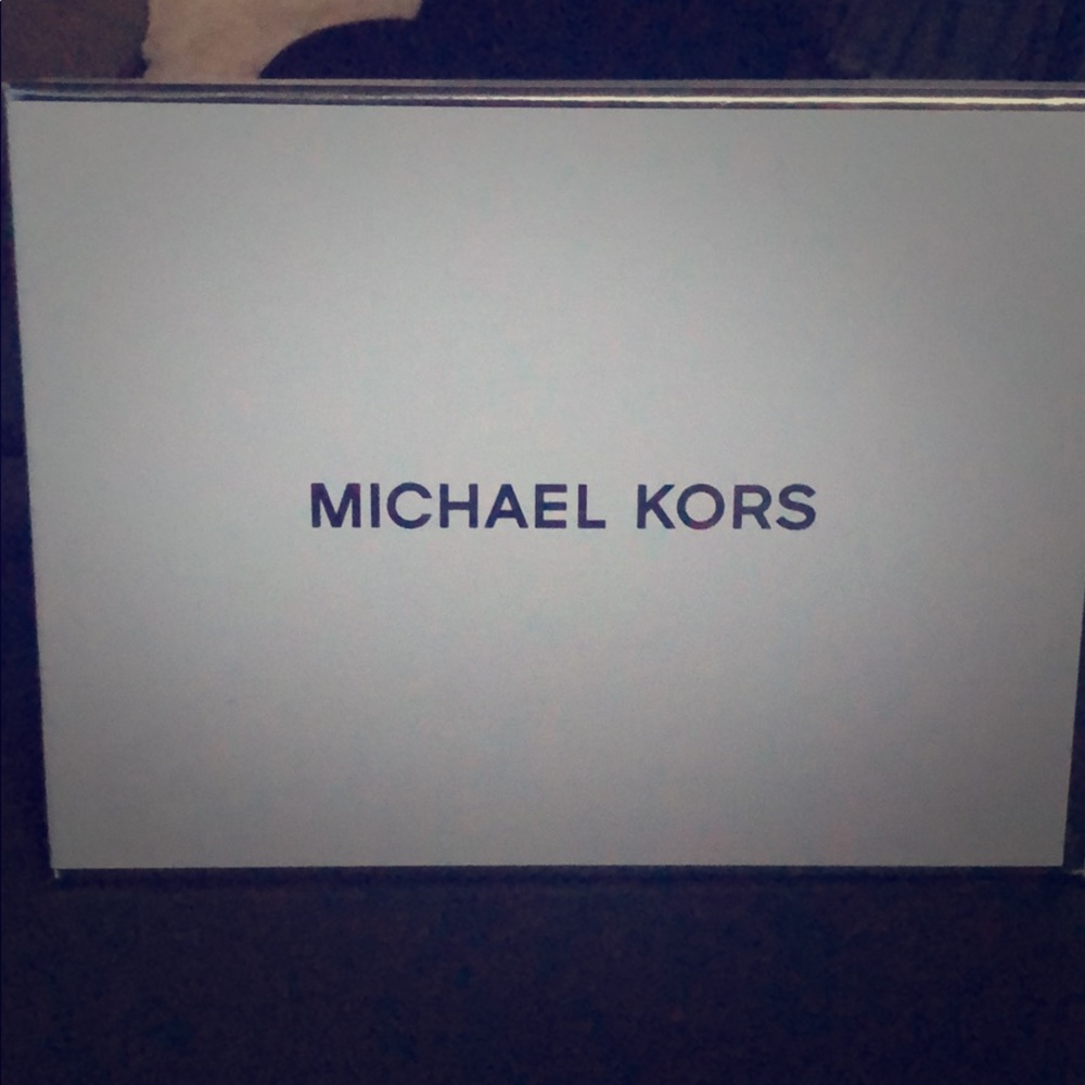 Michael Kors knitted scarf & hat set